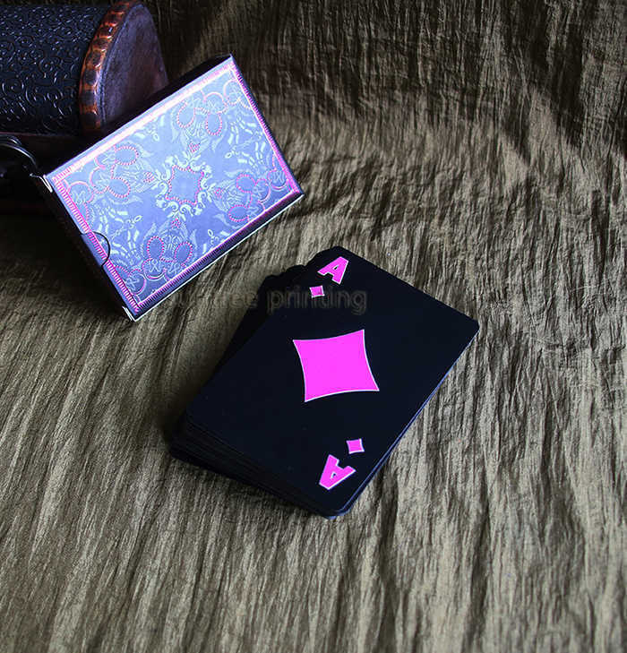 Plastic playing cards with gold edges